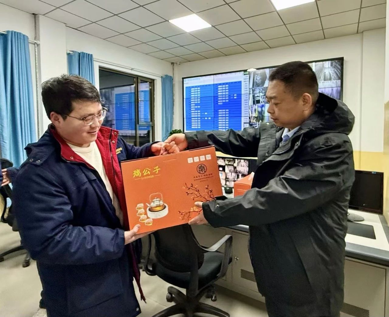 眷注一线，，情暖严冬｜水情形公司工会开展2024年“冬送温暖”慰问运动